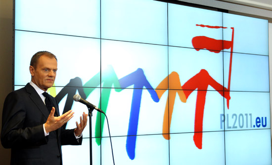 Premier Donald Tusk prezentuje logotyp Prezydencji, zdj�cie PAP